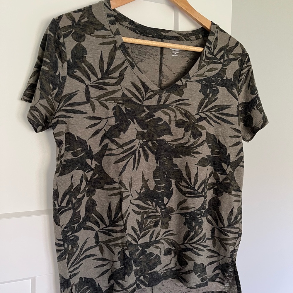 Old Navy V-Neck Linen Tropical Print Boyfriend Tee - Size S - NWOT